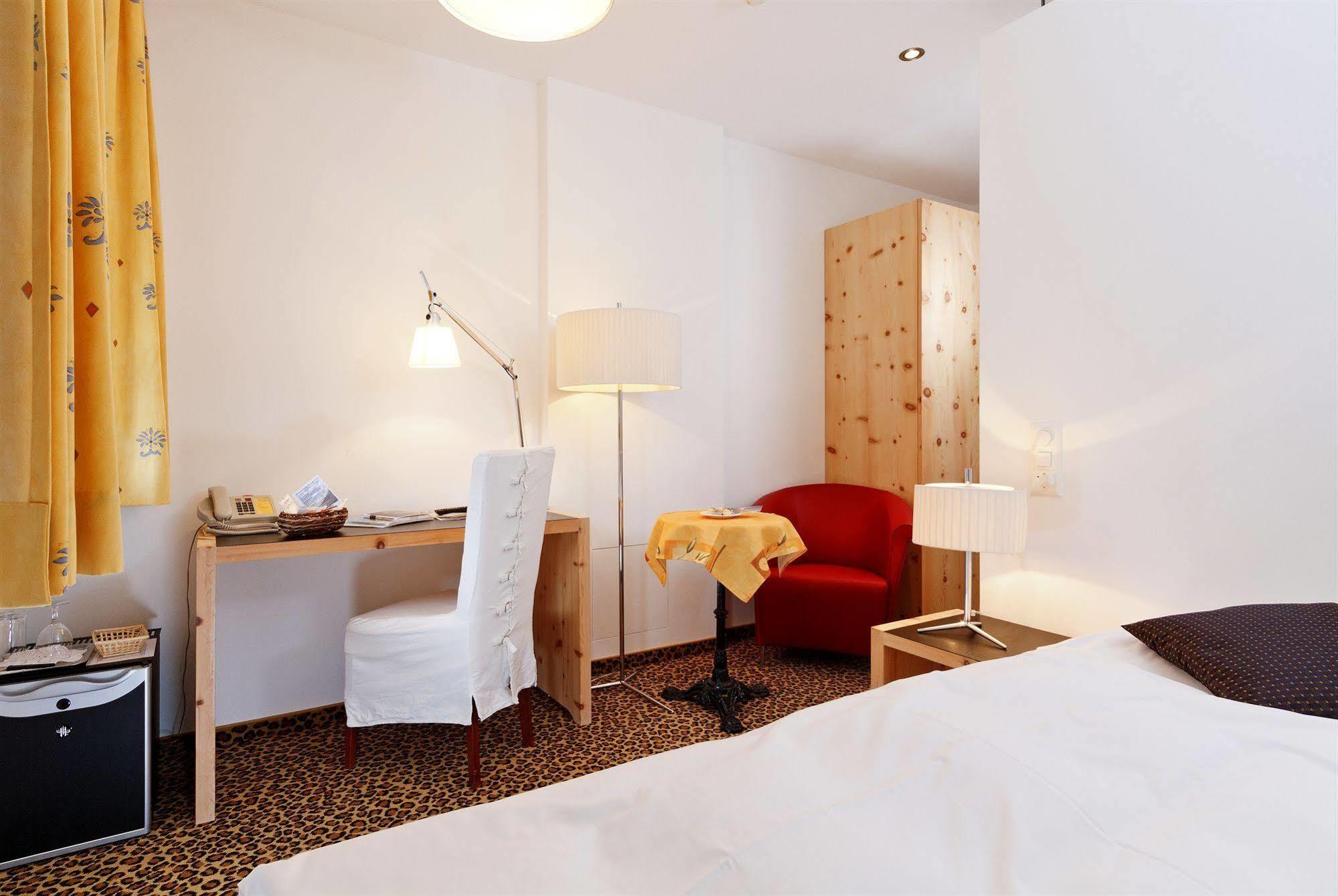 Schweizerhaus Swiss Quality Hotel Maloja Exteriör bild
