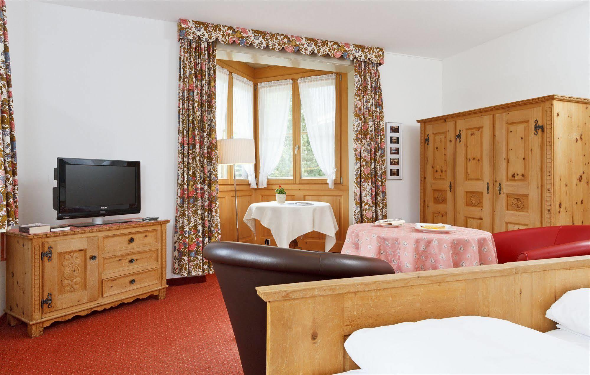 Schweizerhaus Swiss Quality Hotel Maloja Exteriör bild
